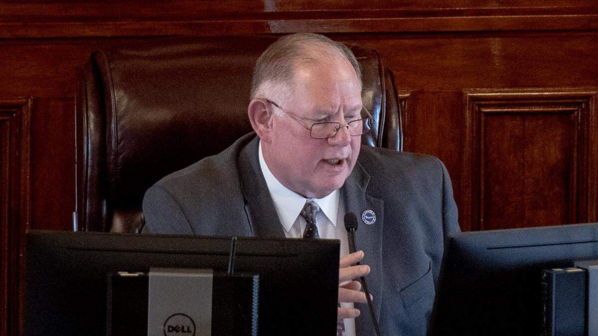 Dan Hawkins is supposed to be working for everyone in the state, not just his fellow party members, says this letter writer.