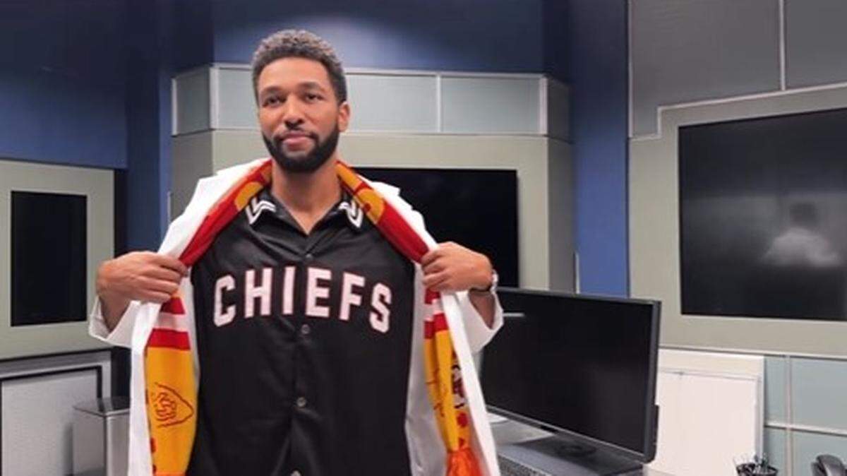 Actor Anthony Hill showing his support for the Chiefs on the set of “Grey’s Anatomy.”