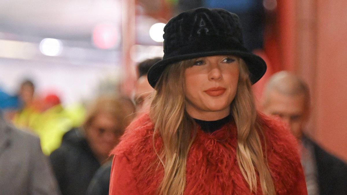 Taylor Swift, seen here arriving at the Chiefs-Texans game at Arrowhead on Saturday, has surprised yet another Children’s Mercy hospital patient with a holiday gift.