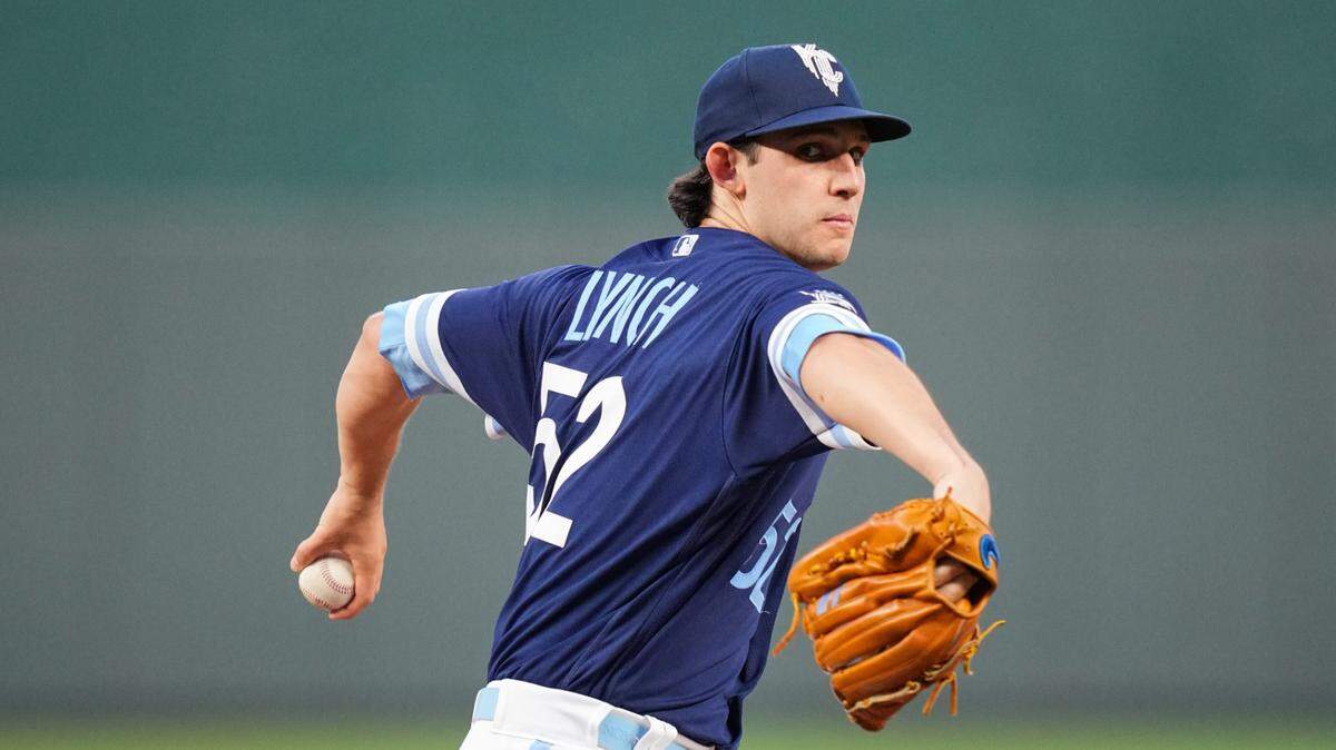 Kansas City Royals starting pitcher Daniel Lynch (52) warms up during the second inning against the Detroit Tigers at Kauffman Stadium on Sept 9, 2022.