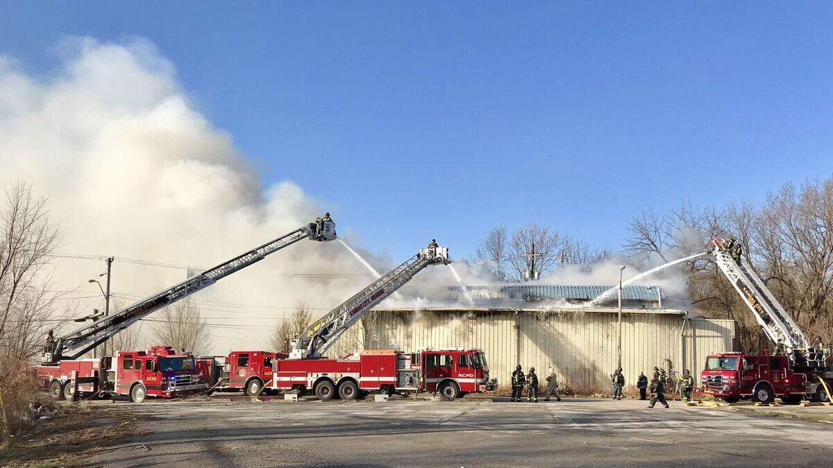 Fire, structure, Kansas City, fire department, flames, smoke (Video ...