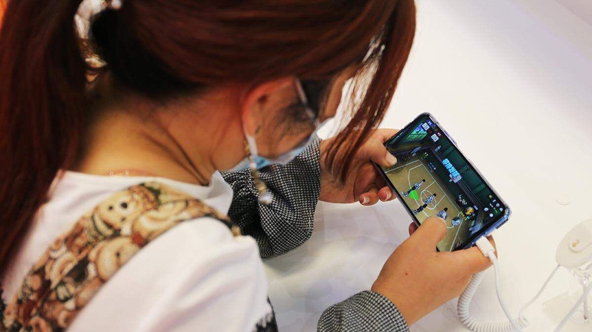 Turns out mobile games like Candy Crush give immediate rewards and relieve stress and boredom.