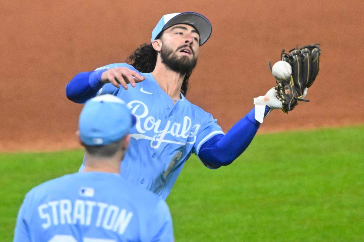 Kansas City Royals third baseman Jonathan India (6) drops a fly ball for an error in the eighth inning against the Cleveland Guardians at Progressive Field on Apr 11, 2025 in Cleveland, Ohio, USA.