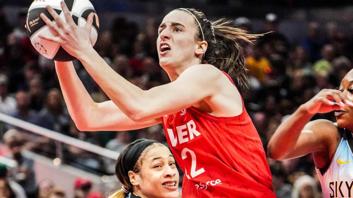 Indiana Fever guard Caitlin Clark (22) drives to the basket against the Chicago Sky during a game at Grainbridge Fieldhouse.