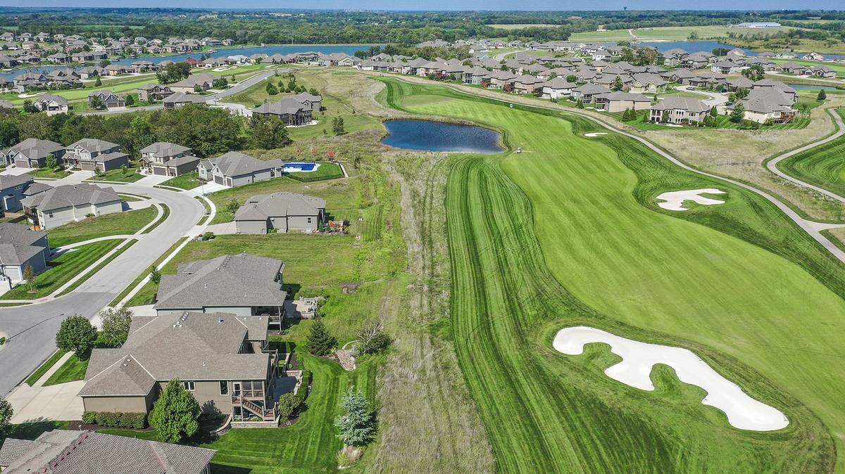 Stop by Creekmoor to see the lakefront community’s four Spring Parade of Homes entries featuring a variety of builders and floor plans.