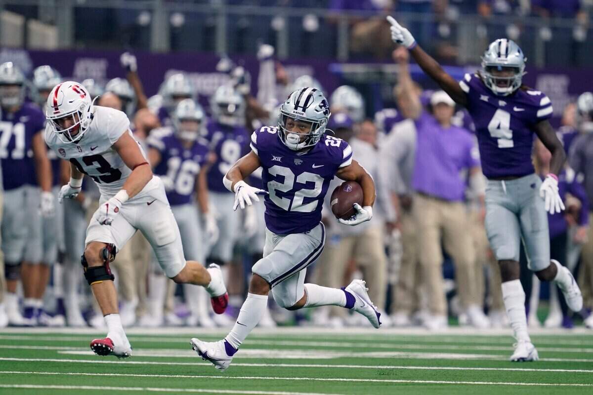 Kansas State running back Deuce Vaughn (No. 22) is cheered on by wide receiver Malik Knowles (No. 4) on his way to the end zone for a touchdown in the first half against Stanford on Saturday in Arlington, Texas.