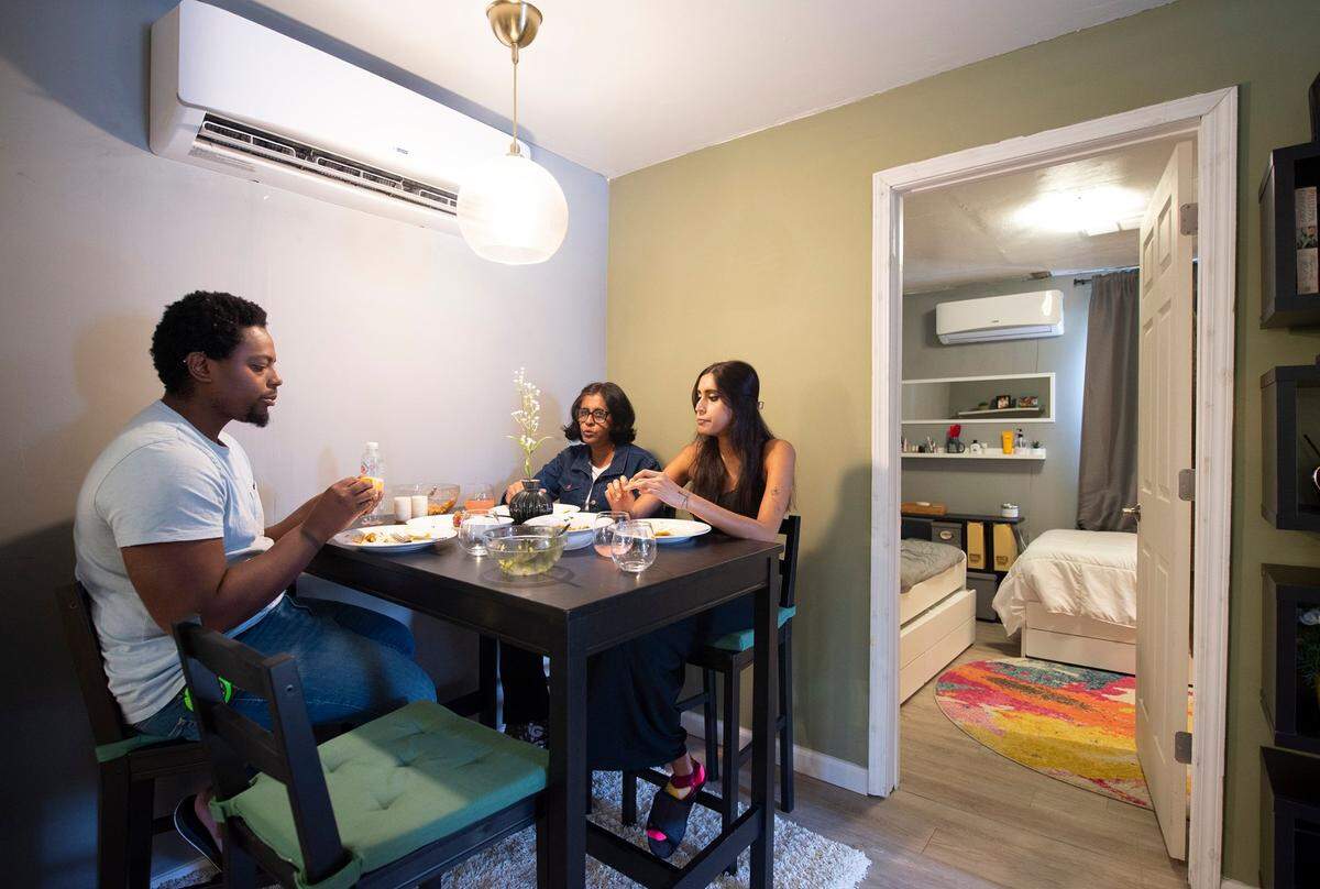 Shiona Deliozar’s mother, Reena Devi, was visiting from Fiji. She shared a meal with the couple in their renovated home. Shiona’s husband, Gerber Deliozar, is at left.