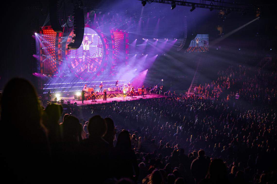 Lambert performed to a crowd of around 9,000. Her band boosted up the singer, who was still recovering from an illness.