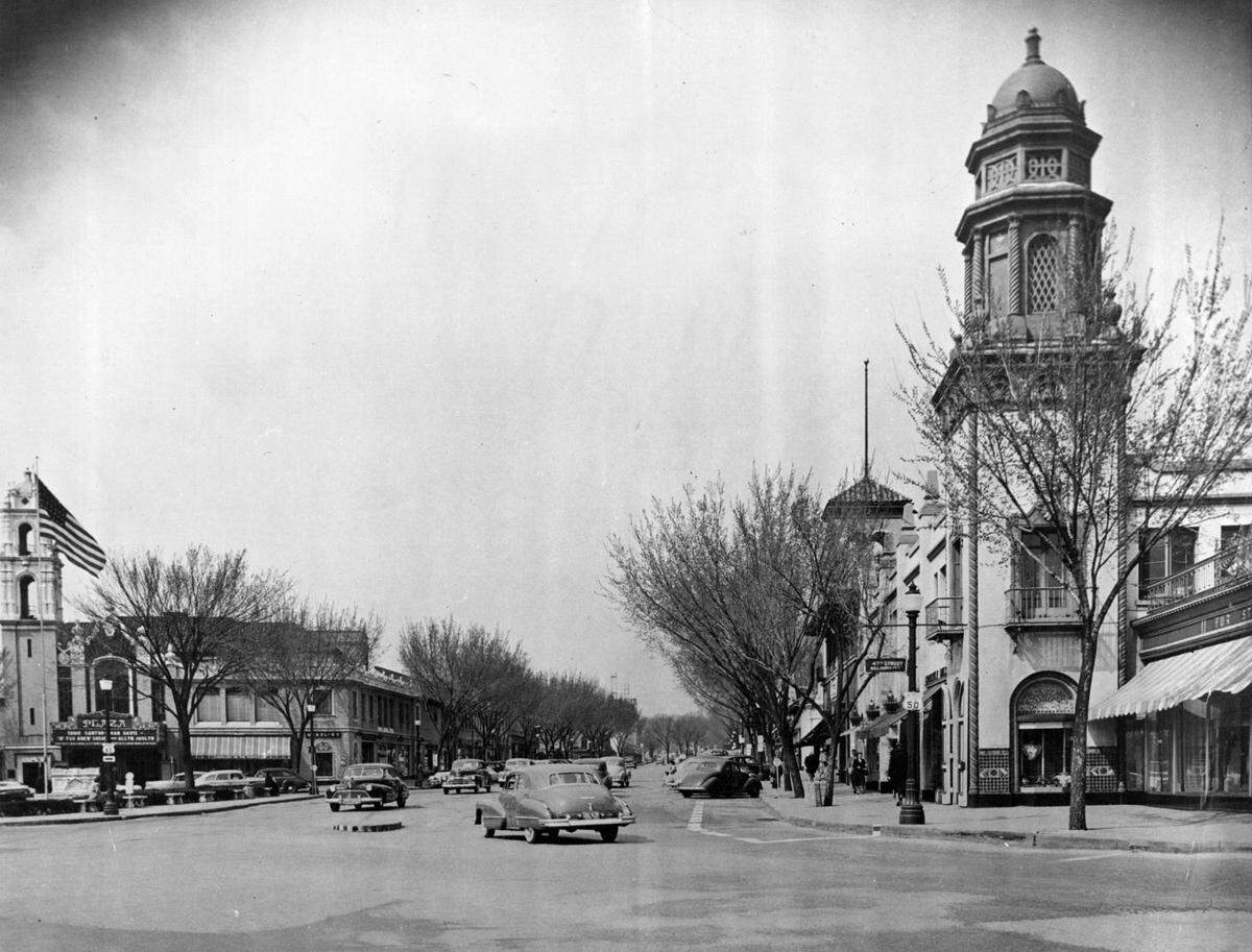 Street scene of the Country Club Plaza in Kansas City in 1957.