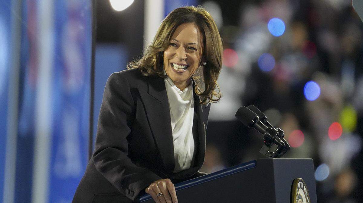 Oct 29, 2024; Washington, DC, USA; Democratic Presidential nominee Vice President Kamala Harris delivers a campaign speech at the Ellipse in Washington, D.C. on Tuesday, Oct. 29, 2024.  The location is the site where Donald Trump encouraged his supporters to fight like hell on Jan. 6, 2021 before rioters attacked the U.S. Capitol as Congress was convening to certify Joe Biden’s victory.. Mandatory Credit: Megan Smith-USA TODAY NETWORK via Imagn Images