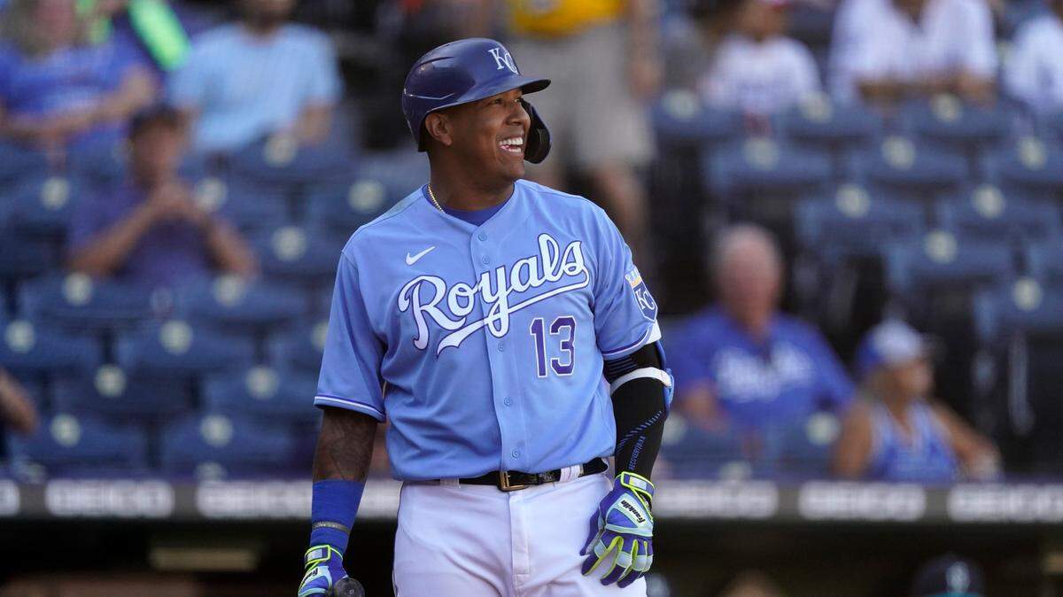 Kansas City Royals’ Salvador Perez waits to bat during the ninth inning of a baseball game against the Seattle Mariners Sunday, Sept. 19, 2021, in Kansas City, Mo. The Mariners won 7-1. (AP Photo/Charlie Riedel)