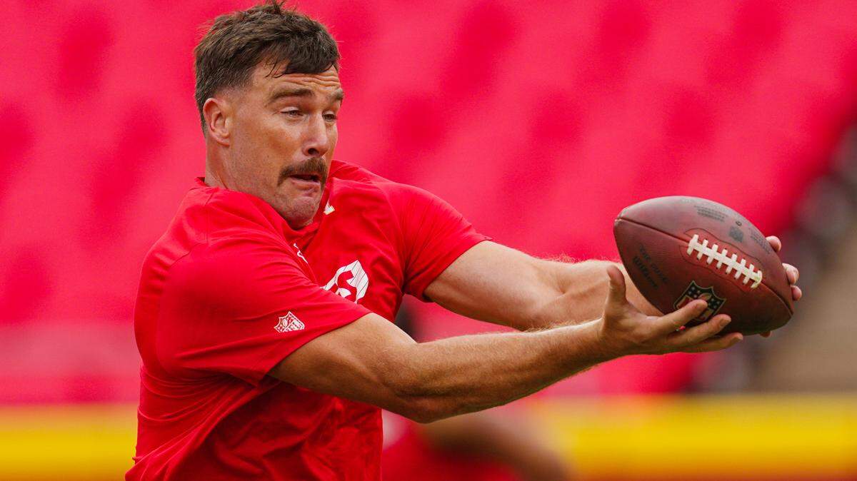 Kansas City Chiefs tight end Travis Kelce (87) warms up prior to a preseason game against the Chicago Bears at GEHA Field at Arrowhead Stadium.
