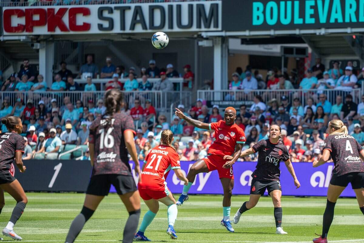 Kansas City Current forward Temwa Chawinga (6) heads a crosser in the Current's match vs. Portland Thorns FC on Sunday, May 24, 2026, at CPKC Stadium.