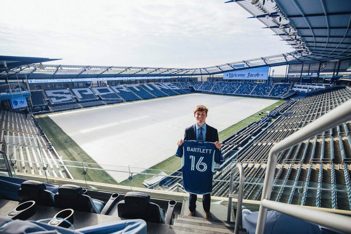 Sporting KC has signed St. Thomas Aquinas graduate Jacob Bartlett to a homegrown MLS soccer contract, the team announced on Thursday, Jan. 9, 2025. Bartlett is 19 and competed this past season as a freshman at Notre Dame.