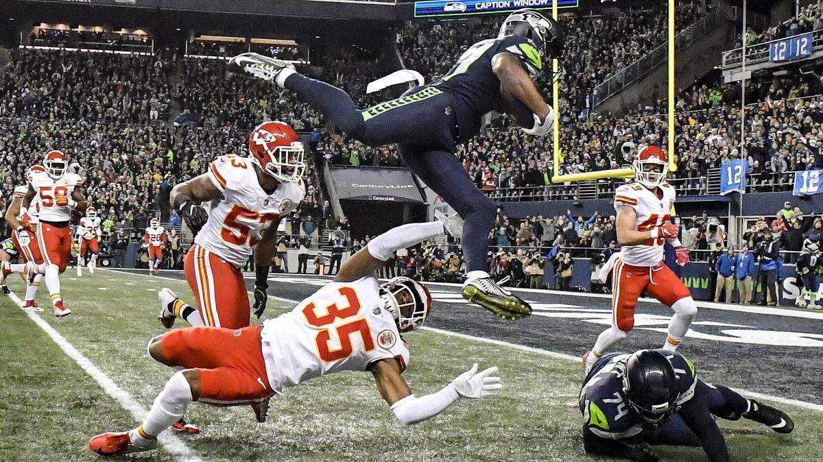 Kansas City Chiefs cornerback Charvarius Ward couldn’t catch Seattle Seahawks running back J.D. McKissic as he leaped into scoring range for the Seahawks in the first quarter during Sunday’s football game on December 23, 2018 at CenturyLink Field in Seattle, Washington.