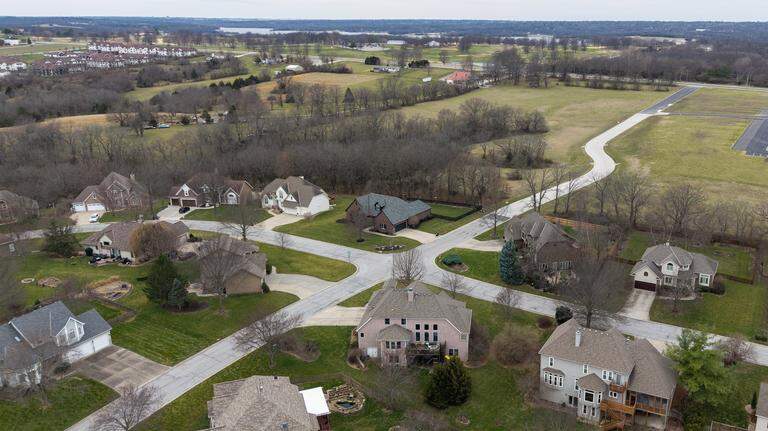 Controversy over inflatable soccer dome looms over Lee’s Summit neighborhood