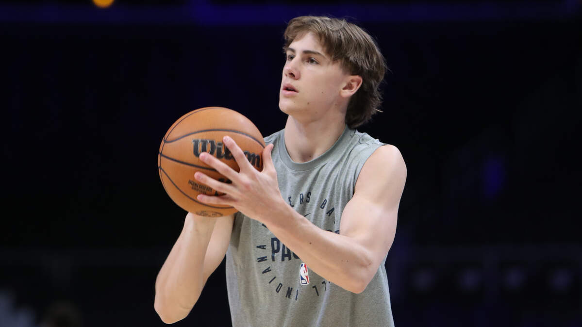 Indiana Pacers forward Johnny Furphy warms up on the court.