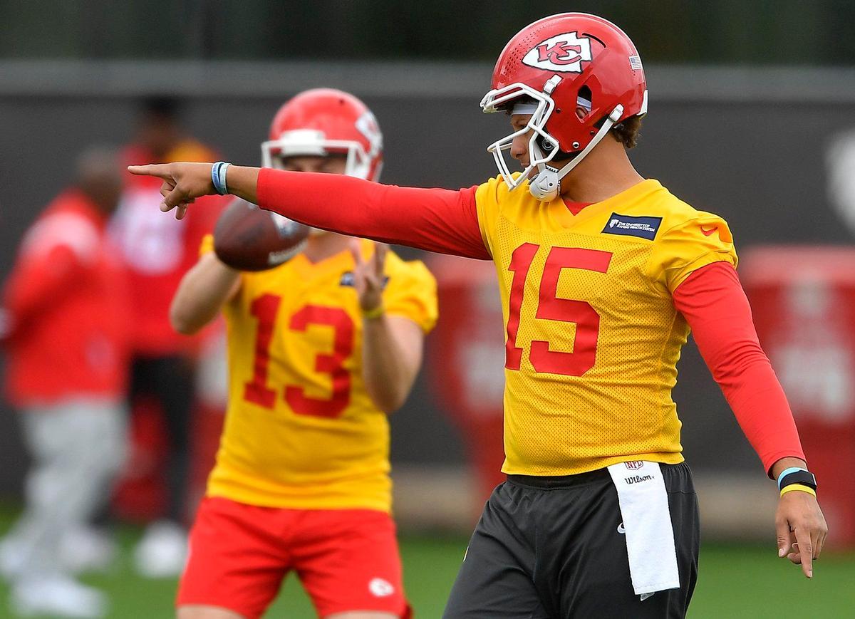Chiefs quarterback Patrick Mahomes directs traffic during practice Thursday at the Chiefs’ practice facility.