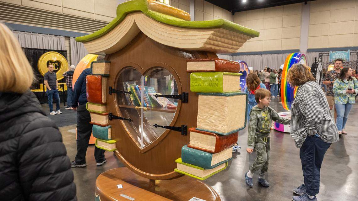 Looking for the Parade of Hearts sculptures around KC? Here’s how to find them