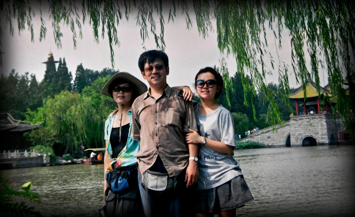 Mengqi Ji with her mom, Ke Ren, and her dad, Xiaolin Ji, in China, in a photo from a Ji family album.