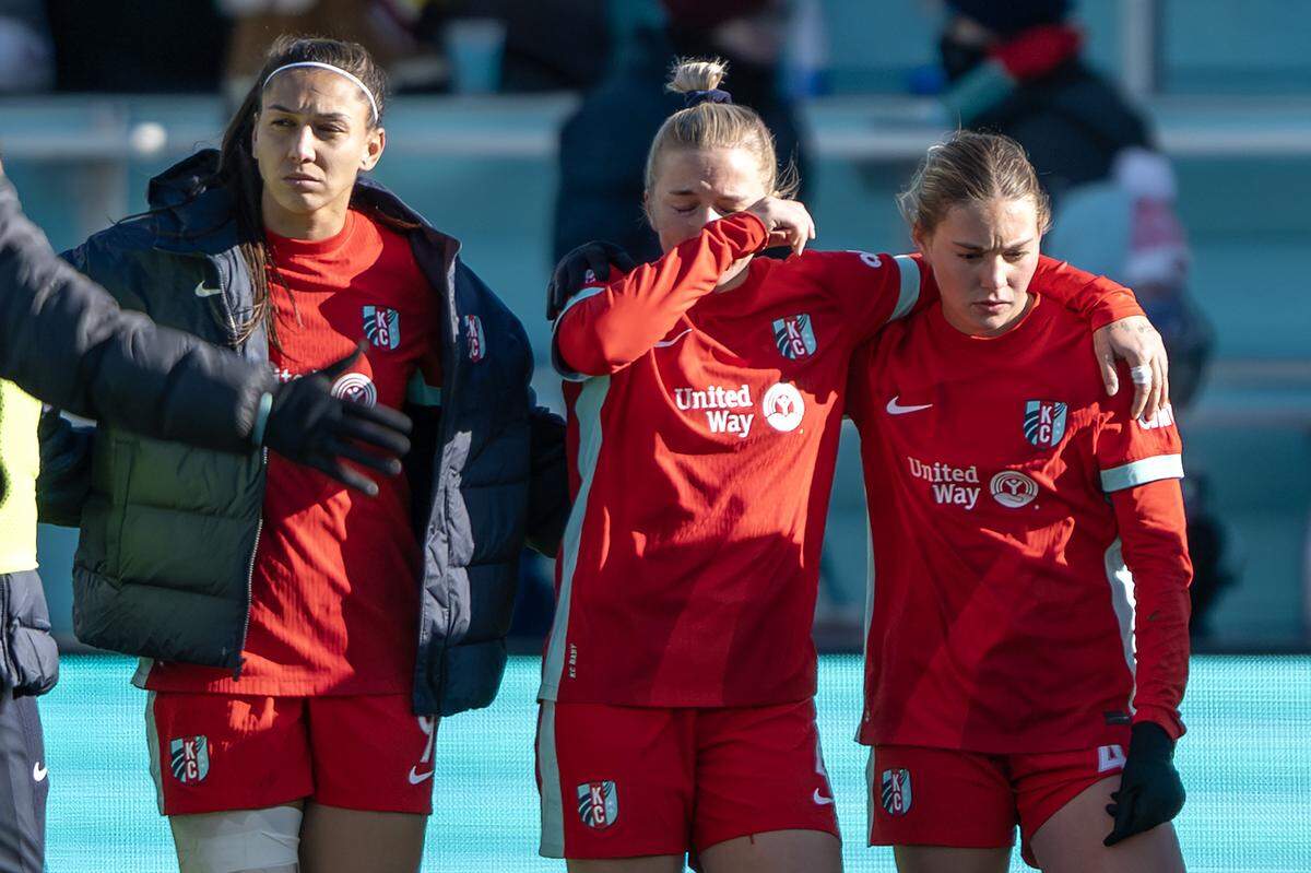 KC Current midfielder Hailie Mace, center, wipes away tears after the team’s 2-1 loss to Gotham FC in the quarterfinal round of the NWSL playoffs at CPKC Stadium in Kansas City on Sunday, Nov. 9, 2025.