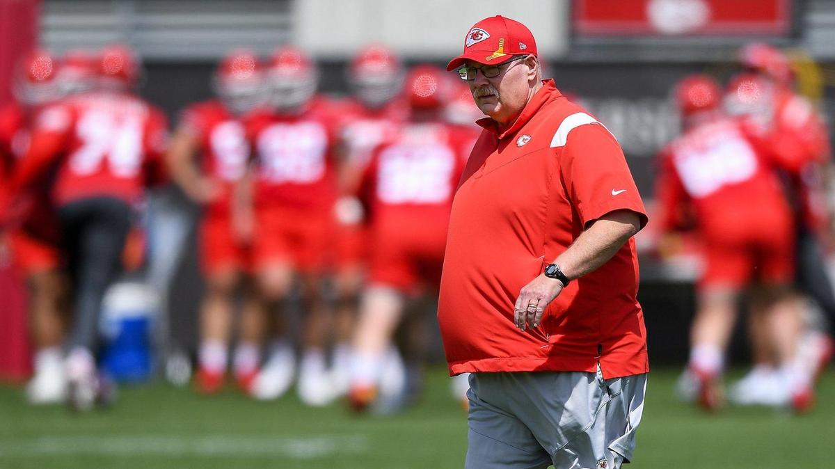 Chiefs head coach Andy Reid watches players during an OTA at the Chiefs’ training facility Thursday, June 2, 2022.