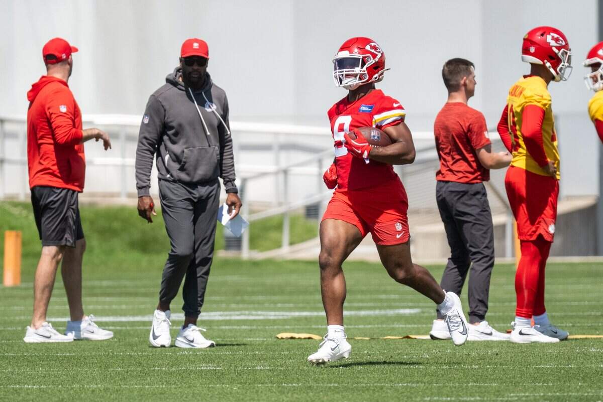 Kansas City Chiefs running back Kenneth Walker participates in a drill during Chiefs Minicamp on Tuesday, June 9, 2026, in Kansas City.