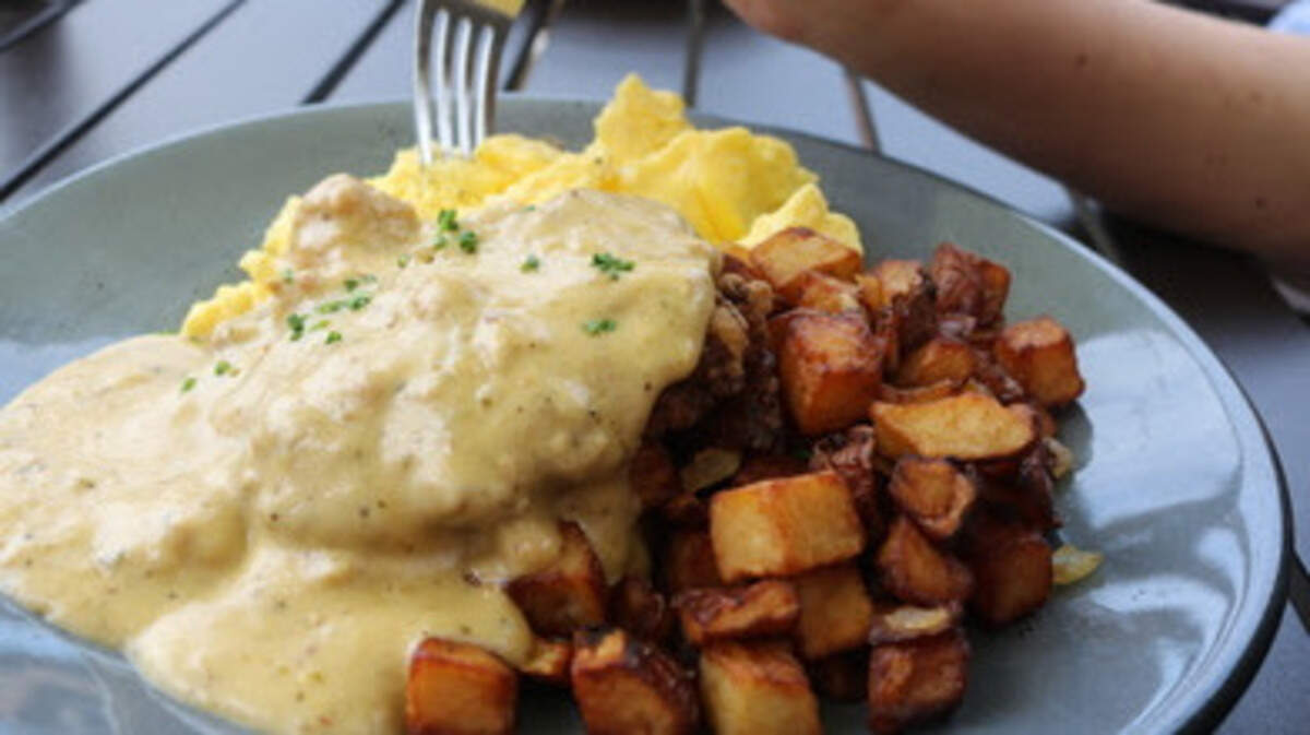 Show mom you love her on Mother’s Day by stuffing her with brunch.