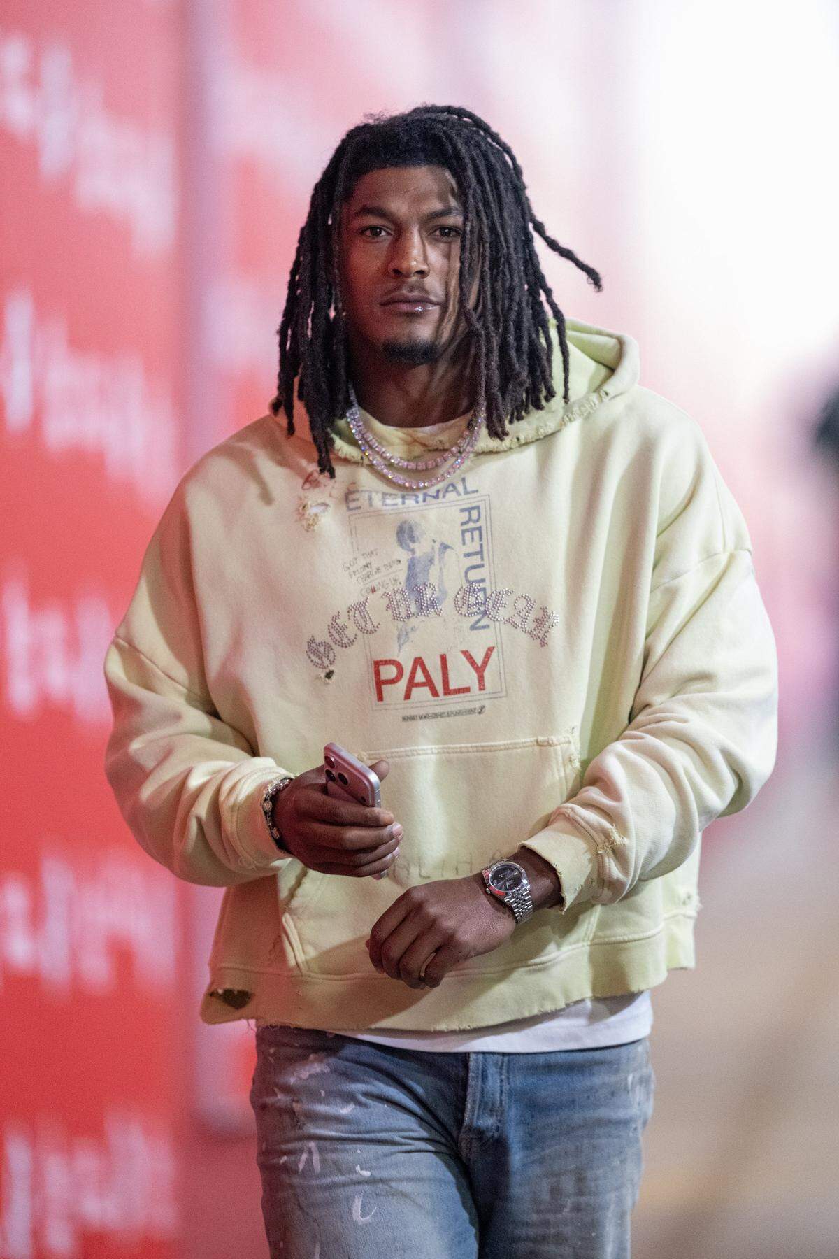 Kansas City Chiefs running back Isiah Pacheco (10) arrives for the game against the Las Vegas Raiders on Sunday, October 19, 2025, at GEHA Field at Arrowhead Stadium in Kansas City.