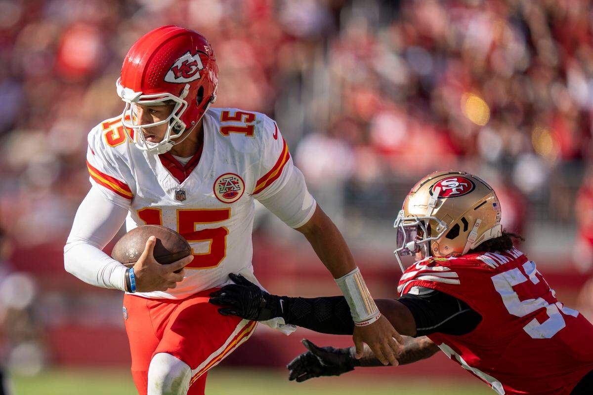 Kansas City Chiefs quarterback Patrick Mahomes (15) runs past San Francisco 49ers linebacker Dee Winters (53) during the third quarter at Levi’s Stadium.
