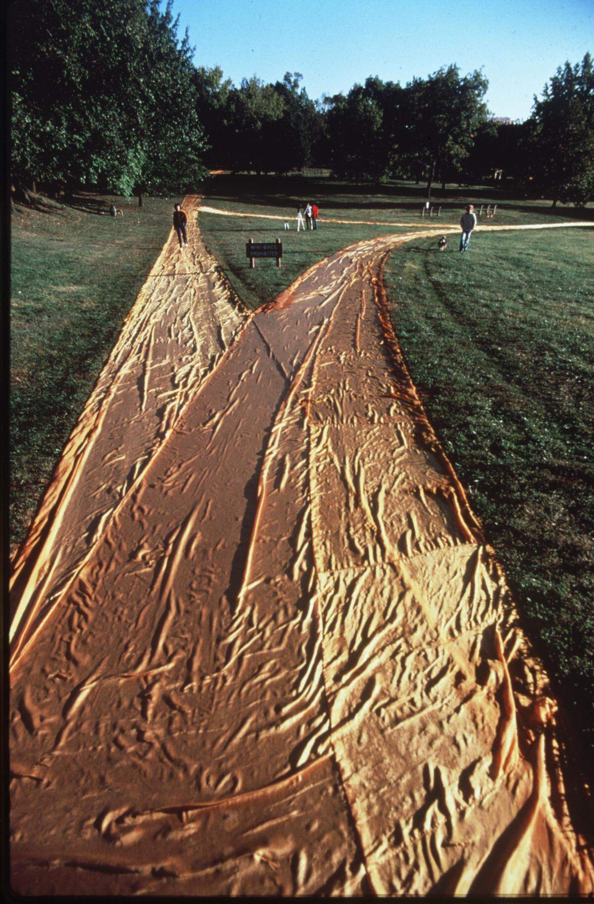 Caption: Exhibit. 30 Years: Morgan Gallery (1969-1999).  Anniversary. Christo. Kansas City. CUTLINE Right: international  artist Christo’s ‘Wrapped Walk Ways’ in Loose Park (1978).    Photographer: NELSON-ATKINS MUSEUM OF ART  Date: 19991017  Category: A  Keyword: ART  Keyword: SCULPTURE