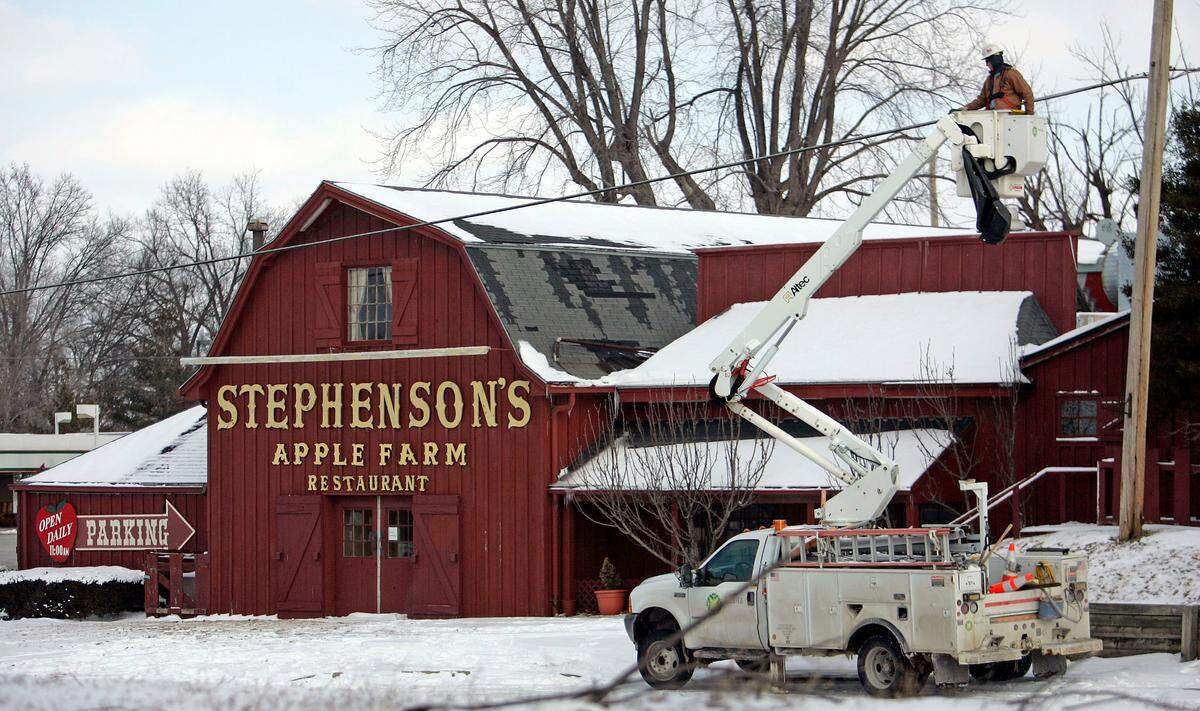 Stephenson’s Apple Farm Restaurant, at the southeast corner of U.S. 40 and Lee’s Summit Road. Famous for its apple fritters, the restaurant closed in 2007.
