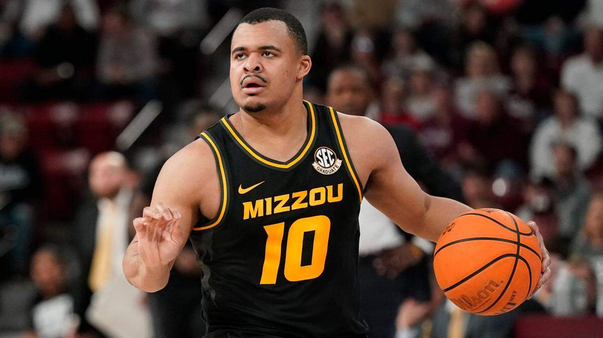 Missouri guard Nick Honor (10) dribbles up court during an SEC men’s college basketball game during the 2022-23 season.