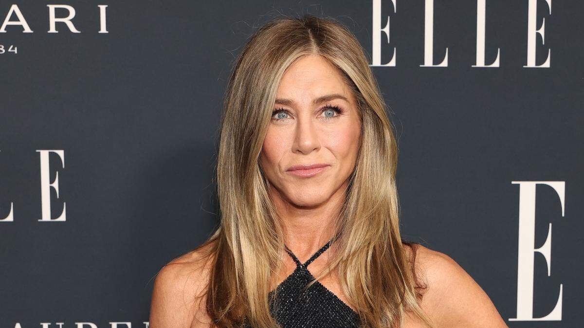 What Are Benefits of Weighted Blankets Jennifer Aniston Uses It