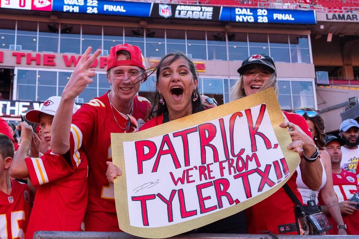 Fans react to getting an autograph from Kansas City Chiefs quarterback Patrick Mahomes prior to the Chiefs regular season game against the Denver Broncos, on Monday, September 14, 2026, at Arrowhead Stadium.