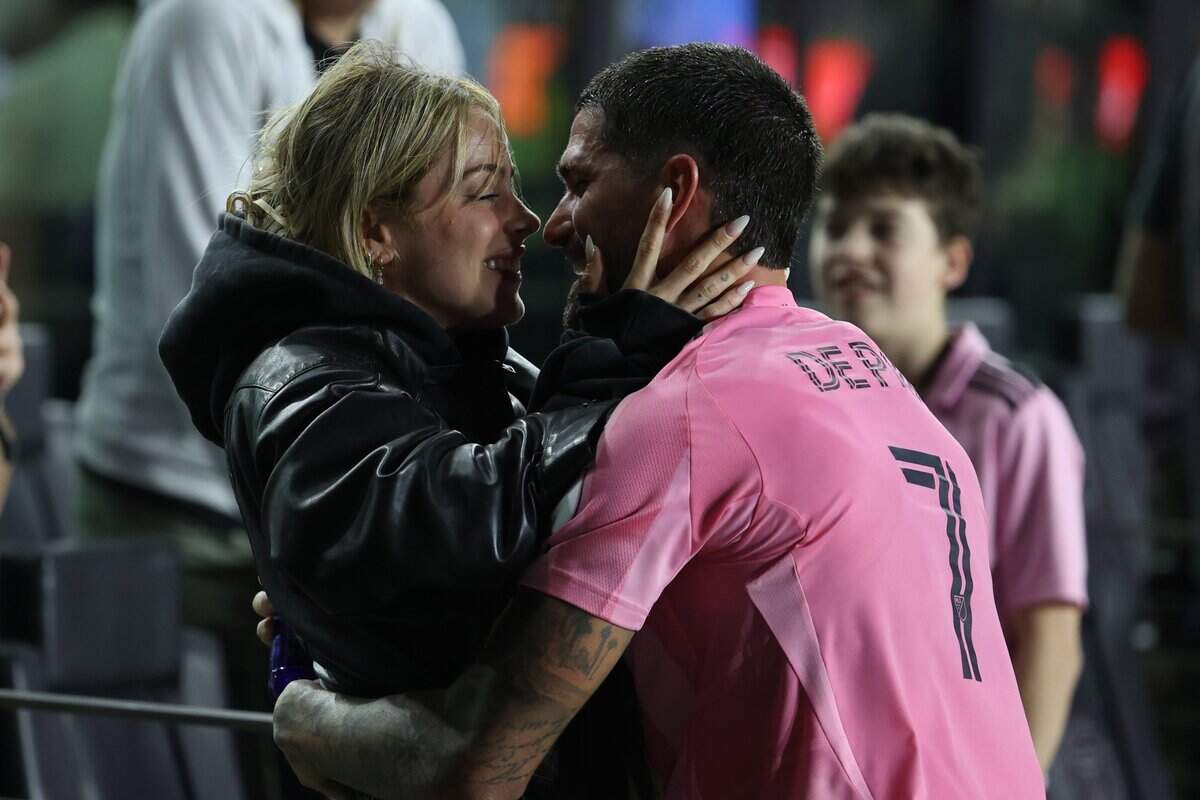 Rodrigo De Paul #7 of Inter Miami CF celebrates with Tini Stoessel after winning the Audi 2025 MLS Cup eastern conference final match between Inter Miami CF and New York City FC at Chase Stadium on November 29, 2025 in Fort Lauderdale, Florida.