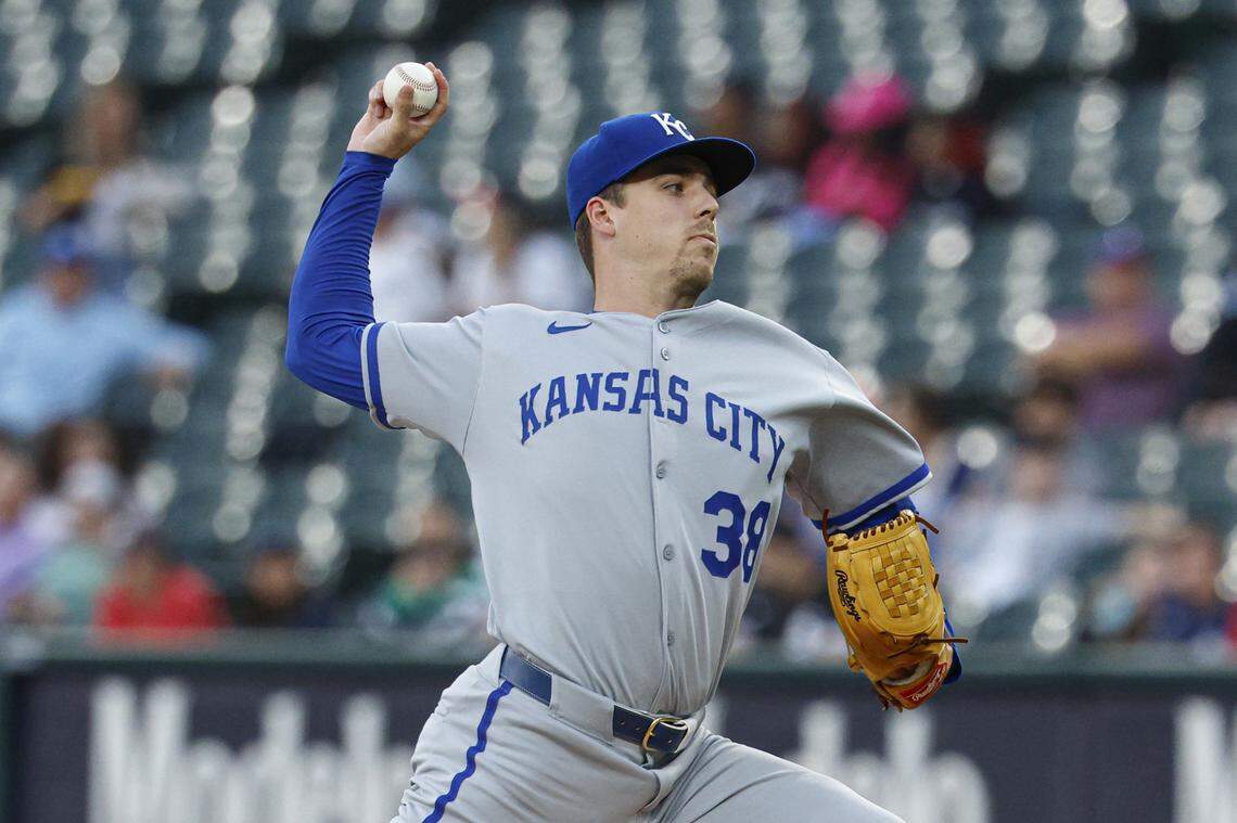 Kansas City Royals right-handed starter Ryan Bergert pitches against the White Sox at Rate Field in Chicago on Wednesday, Aug. 27, 2025.