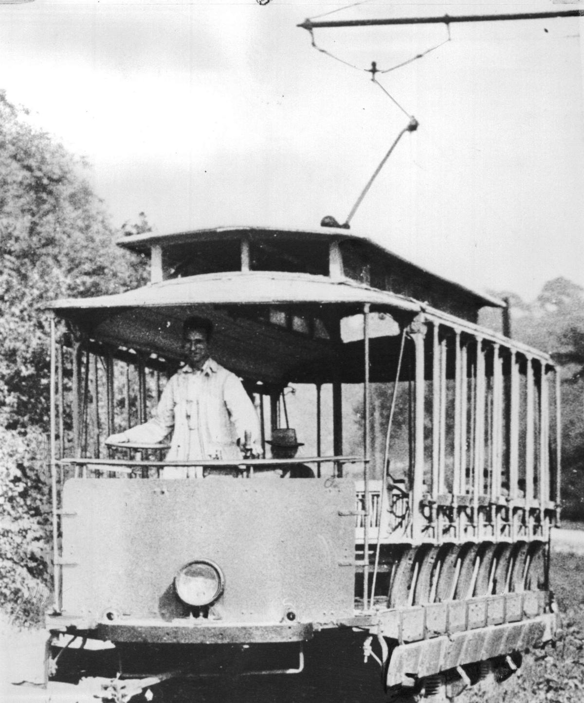 A streetcar named ‘”Betsy”, a fugitive from a Chicago scrap heap, was used by the Blue Valley Real Estate company to serve a new subdivision in southeast Kansas City shortly after the turn of the century. The line carried suburbanites to and from the Swope Park carline. Another streetcar, “Nancy”, a closed-in job of the same vintage, took over in foul weather.