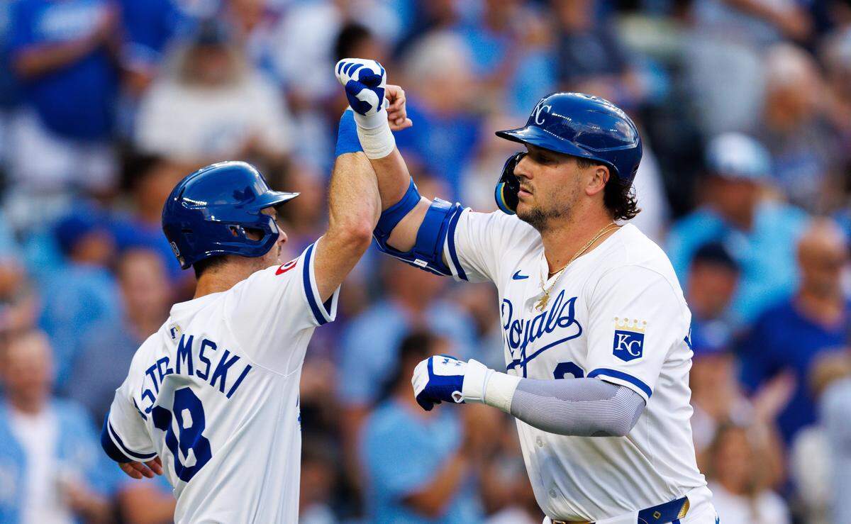 Royals first baseman Vinnie Pasquantino, right, celebrates his home run with outfielder Mike Yastrzemski during a game against the Texas Rangers at Kauffman Stadium in Kansas City on Wednesday, Aug. 20, 2025.