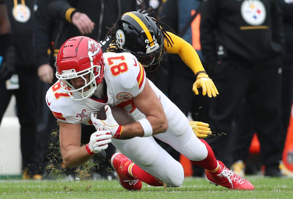 Kansas City Chiefs tight end Travis Kelce (No. 87) makes a catch against Pittsburgh Steelers cornerback Donte Jackson during an NFL Week 17 game at Acrisure Stadium in Pittsburgh, Pennsylvania on Wednesday, Dec 25, 2024.