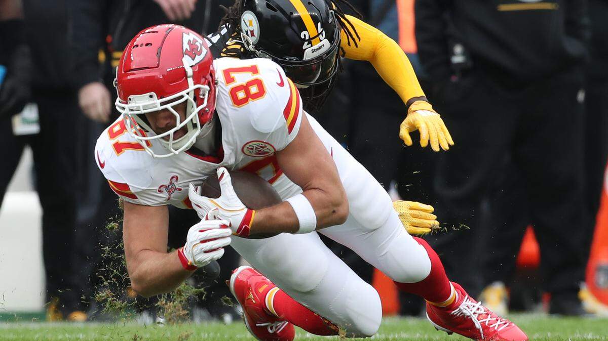 Kansas City Chiefs tight end Travis Kelce (No. 87) makes a catch against Pittsburgh Steelers cornerback Donte Jackson during an NFL Week 17 game at Acrisure Stadium in Pittsburgh, Pennsylvania on Wednesday, Dec 25, 2024.
