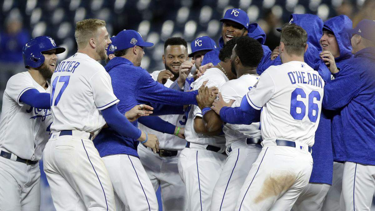 The Royals mobbed designated hitter Salvador Perez after he drove in the winning run during the 10th inning against the Cleveland Indians at Kauffman Stadium on Thursday night.