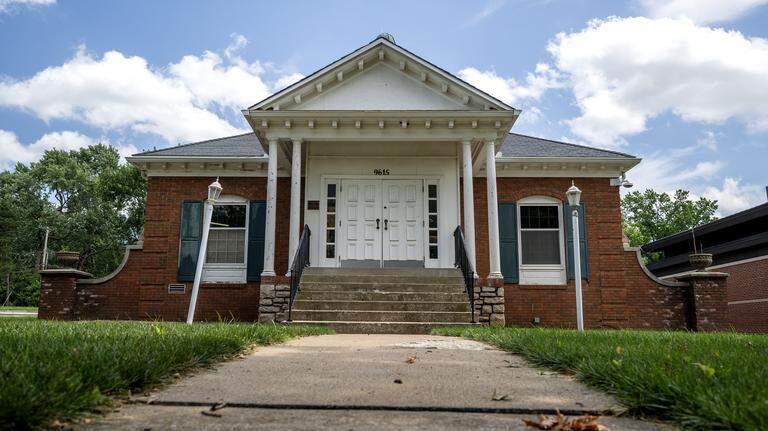 Old Leawood City Hall will be torn down. See top contender for new park layout