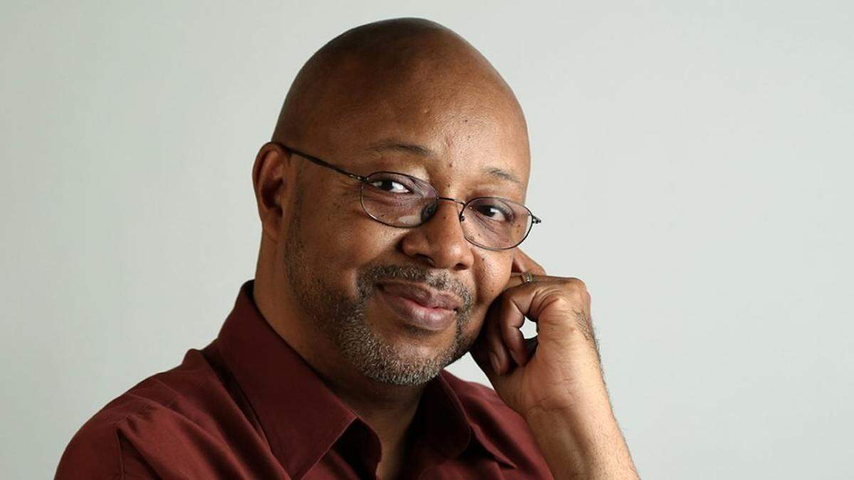 The longtime columnist is turning his attention to writing novels.