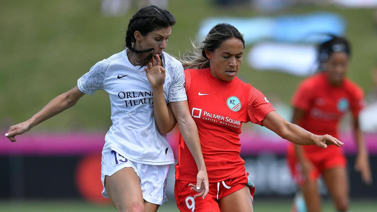 Orlando’s Erika Tymrak, left, and Kansas City’s Lo LaBonta chase down the ball during the first period of Wednesday’s game at Legends Field.