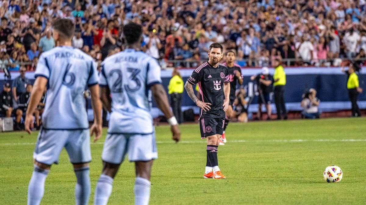 Inter Miami forward Lionel Messi (10) prepares to take a free kick during the first half of an MLS game against Sporting Kansas City at GEHA Field at Arrowhead Stadium on Saturday, April 13, 2024, in Kansas City.