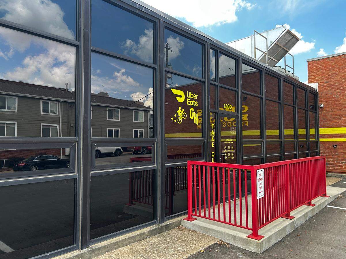 Crossroads Food Stop has closed in Kansas City.