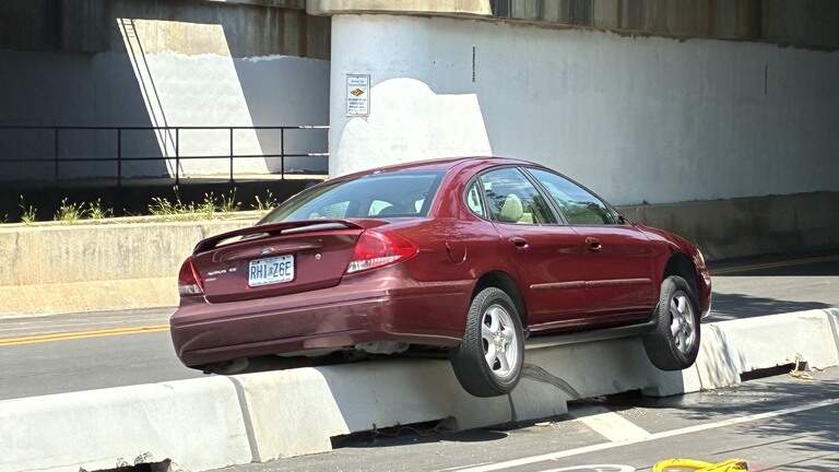 New bike path on Kansas City’s SW Boulevard has unexpected effect: leaping cars