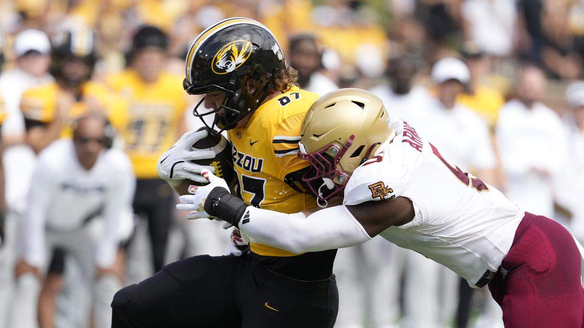 Looking for a college football bowl or playoff game to watch? We have the schedule.
