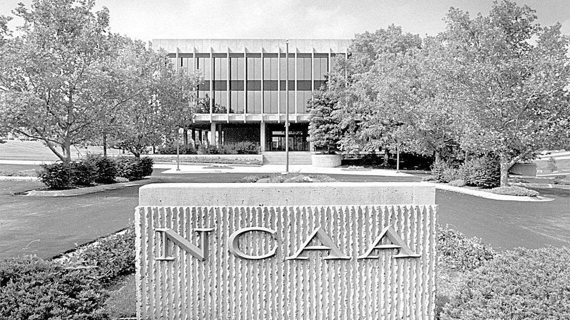 When March Madness and Selection Sunday meant 3 reporters and a scent of chlorine